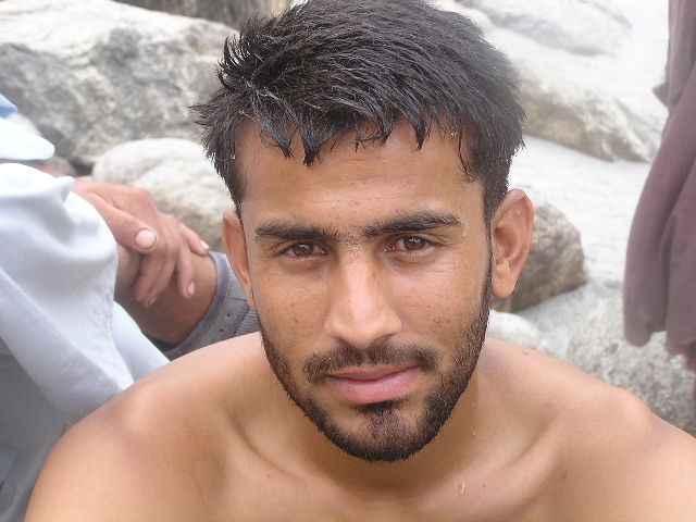 giovane pakistano, in Besham