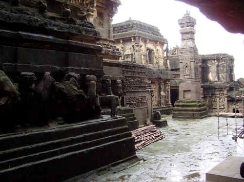 1ellora.jpg (322483 byte)