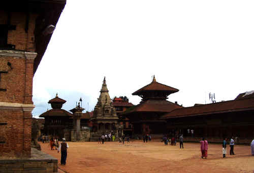 2baktapur.jpg (297795 byte)