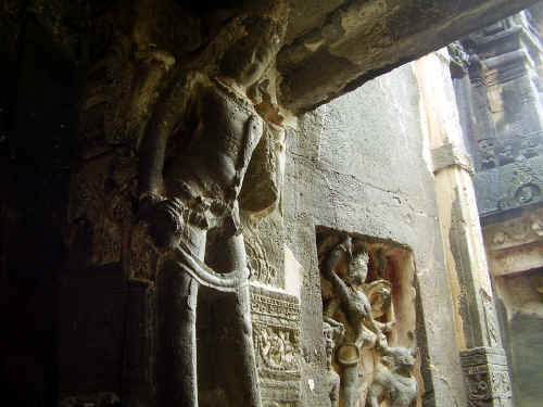 5ellora-130.jpg (433935 byte)