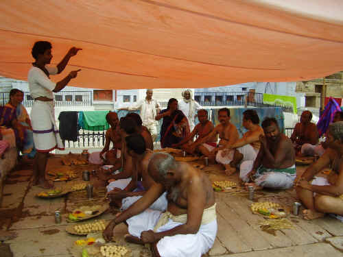 8benares850.jpg (560764 byte)