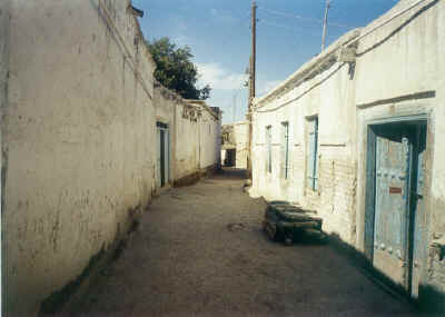 2street.jpg (89941 byte)