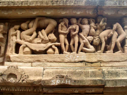8khajurahoP6220107.jpg (565154 byte)