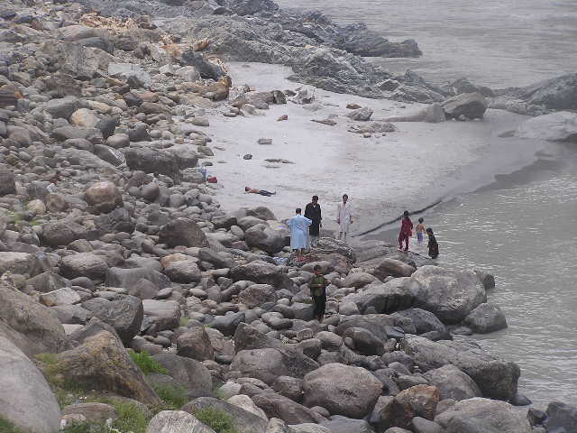 bagnanti, nell' Indo, prsso Bashem