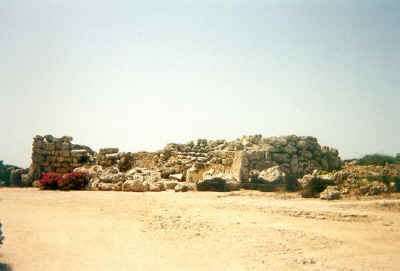 15.megalite.jpg (41524 byte)