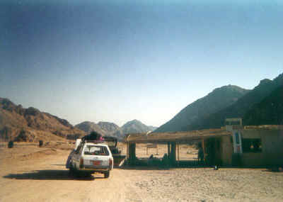3sinai.jpg (35380 byte)