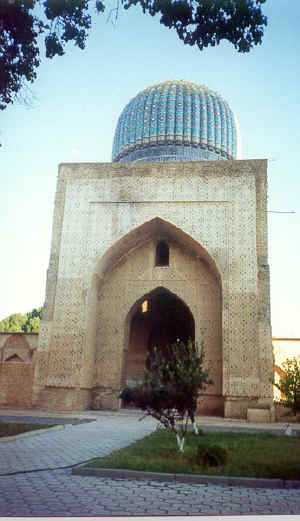 8khanum.jpg (71934 byte)