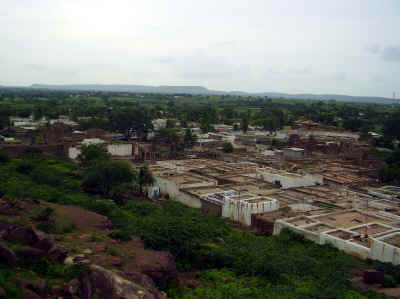 aiholeP8041386.jpg (385150 byte)