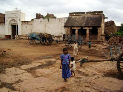 aiholeP8041390.jpg (483602 byte)