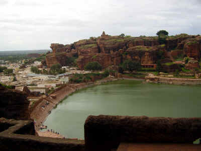 badamiP8031237.jpg (347432 byte)