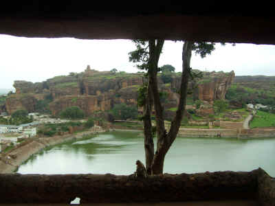 badamiP8031270.jpg (317918 byte)